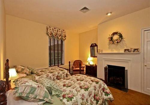 Ascot House Bed & Breakfast Marietta Exterior photo